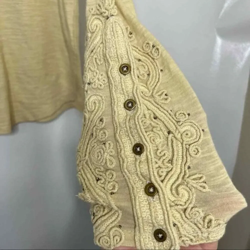 We The‎ Free Womens Small Top Beige Long Sleeve with Lace Cuff Detail Boho Chic - Picture 6 of 8